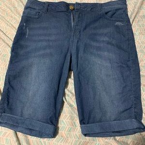 Size 6 Juicy Couture capris